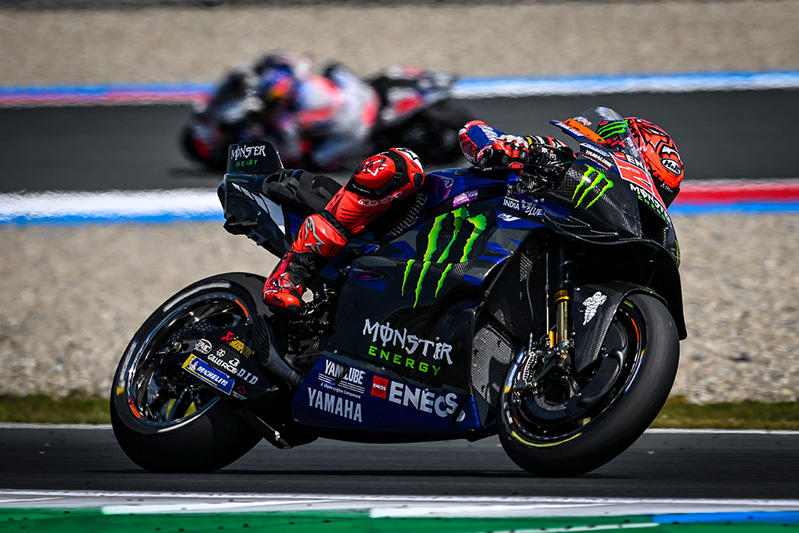 从第13名位置发车后，#20 法比奥·夸塔拉罗（YZR-M1）最终将排名提升至第7，斩获了积分