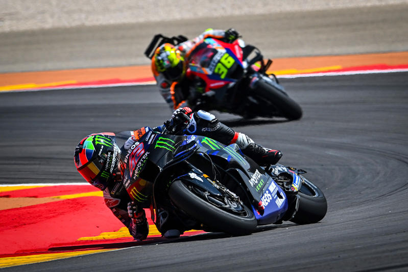 #42 亚历克斯·林斯（YZR-M1）从第1圈的第19名跃升了10个位置，以第9名的身份完赛