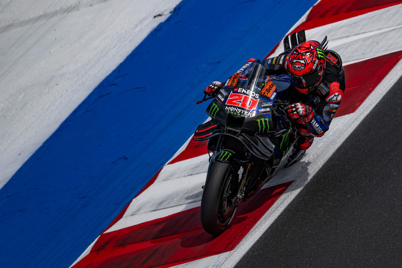 #20 法比奥·夸塔拉罗（YZR-M1）充满精力地行驶了30圈，获得预赛第9名，成功直接晋级Q2