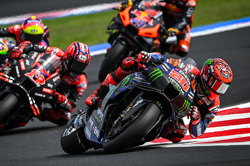 跑在第5名位置的#20 法比奥·夸塔拉罗（YZR-M1）在距离比赛结束还剩2个弯道时燃油耗尽，最终以第7名的身份通过终点