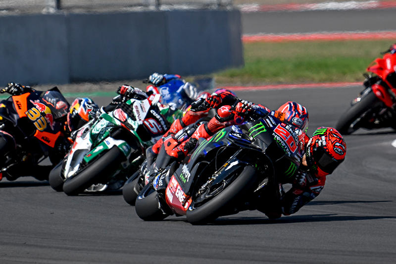 #20 法比奥·夸塔拉罗（YZR-M1）以第7名的成绩通过终点