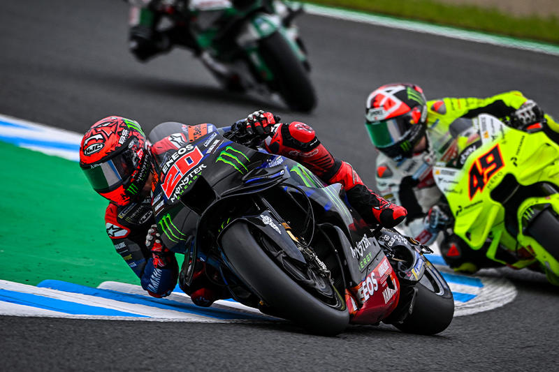 #20 法比奥·夸塔拉罗（YZR-M1）以12名的成绩迎来黑白格旗