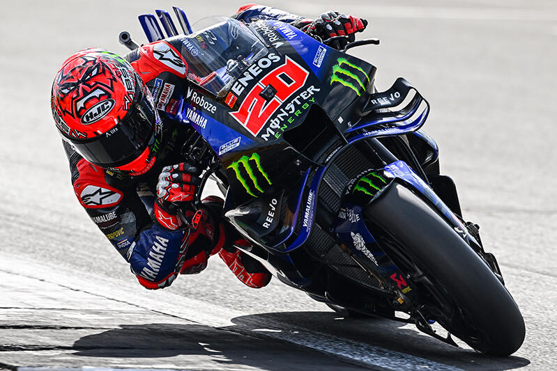 MotoGP：#20 法比奥·夸塔拉罗（YZR-M1）与头名相差0.047秒，以1分57秒342的成绩收获第2名