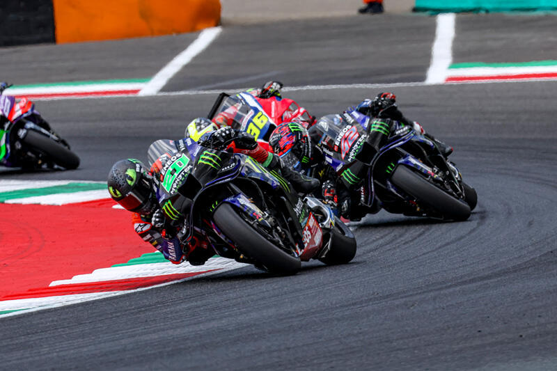 #20 法比奥·夸塔拉罗（YZR-M1）在开场时位居第5名，之后排位慢慢下降，最终以第14名的成绩迎来黑白格旗
