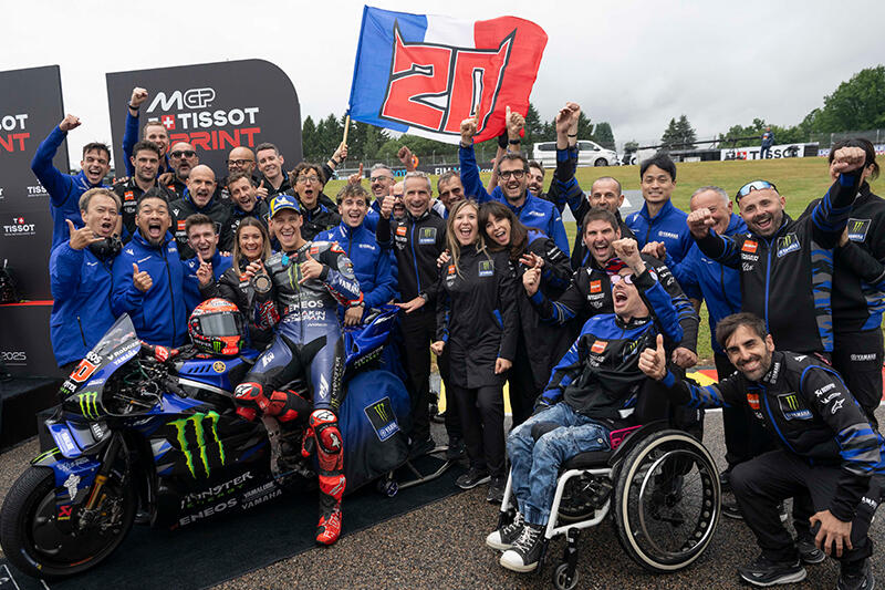 MotoGP：#20法比奥·夸塔拉罗（YZR-M1）在短程竞速赛中获得第3名，登上了领奖台