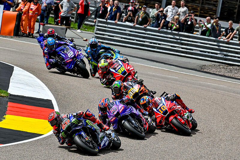 MotoGP：#20法比奥·夸塔拉罗（YZR-M1）以第4名的成绩迎来黑白格旗