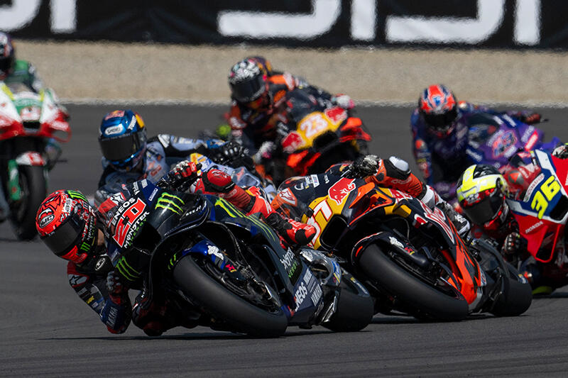 MotoGP：#20 法比奥·夸塔拉罗（YZR-M1）在比赛尾声阶段创下个人最好成绩，以良好的节奏获得了第6名