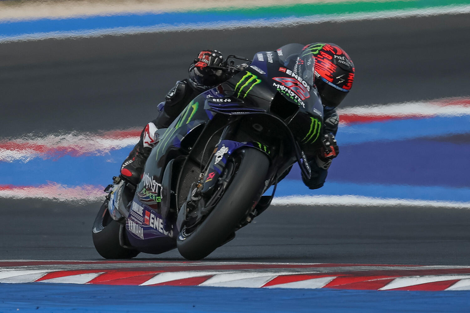 MotoGP：#42亚历克斯·林斯（YZR-M1）在短程竞速赛中以17名的成绩迎来黑白格旗