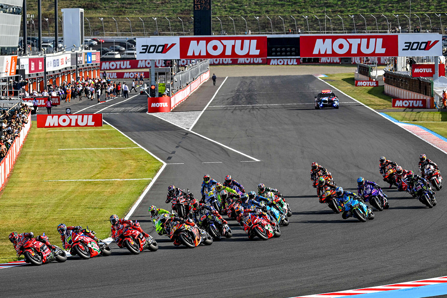 MotoGP：#20法比奥·夸塔拉罗（YZR-M1）在短程竞速赛中获得第6名