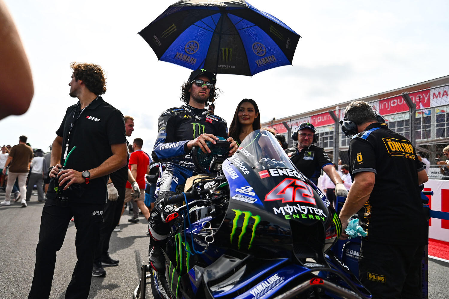 #42亚历克斯·林斯（YZR-M1）在第一圈的混战中冲出赛道，从队伍末尾开始追赶，最终获得第12名
