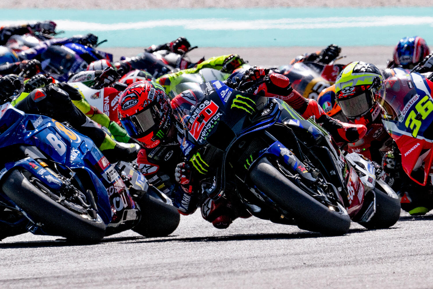 MotoGP:#20 法比奥·夸塔拉罗(YZR-M1)从第4名发车位取得良好发车,最终以第5名的身份通过终点