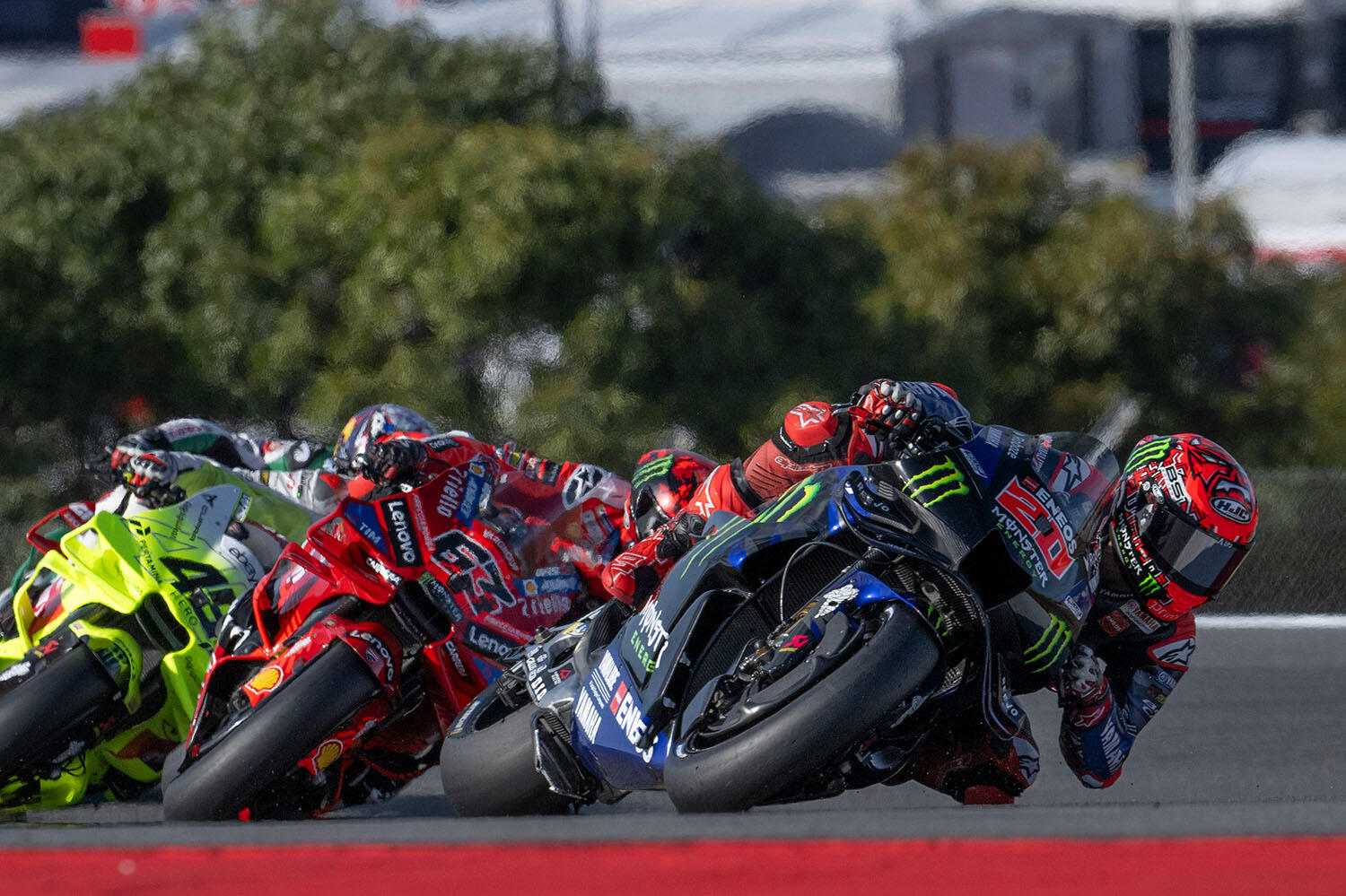 MotoGP：#20 法比奥·夸塔拉罗（YZR-M1）从Q1晋级Q2预赛，在短程竞速赛中从3名位置发车，获得第4名