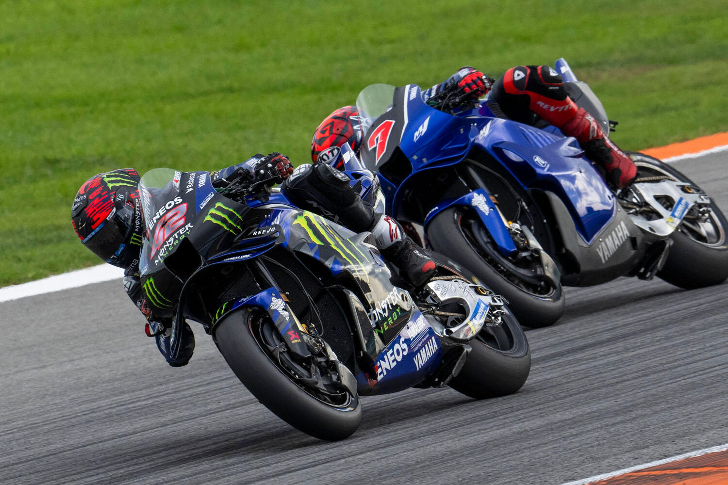 #42 亚历克斯·林斯(YZR-M1)在本赛季最后一场比赛中获得第14名,位居积分榜排名第19位