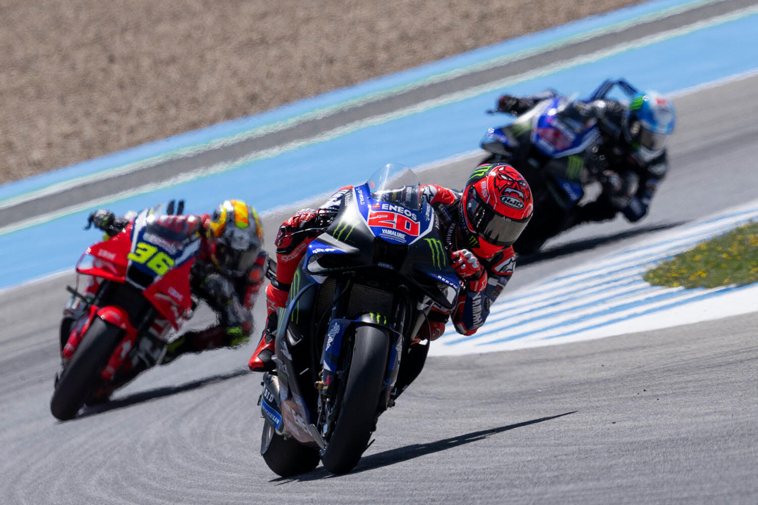 #20法比奥·夸塔拉罗（YZR-M1）以第14名的成绩迎来黑白格旗，收获了积分