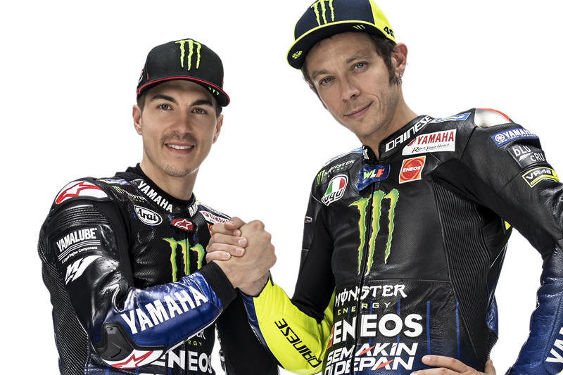 Monster Energy Yamaha MotoGP车队的马维瑞克·比尼亚莱斯（左）和瓦伦蒂诺·罗西