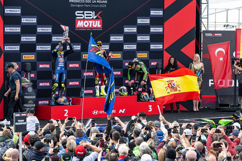 WorldSBK：#54 托普拉克·拉斯加特里奥路在Race1中登上亚军领奖台