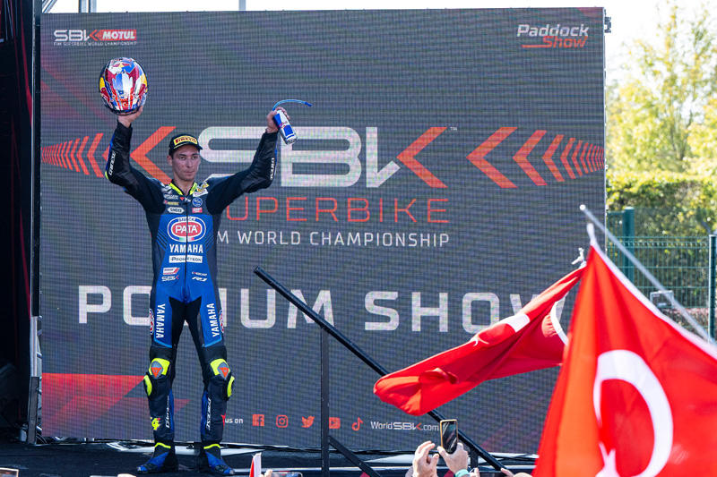 WorldSBK：Race1 #54 托普拉克·拉斯加特里奥路以领先竞争对手2秒以上的优势获胜