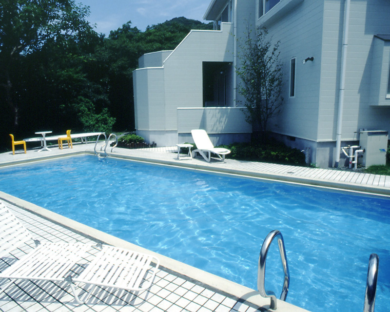家用游泳池可另选设备　神奈川县 Y宅邸